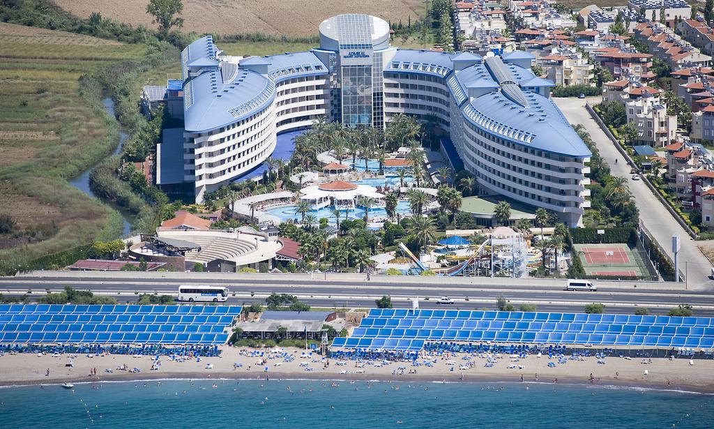 Hotel Crystal Admiral Resort Suites & Spa